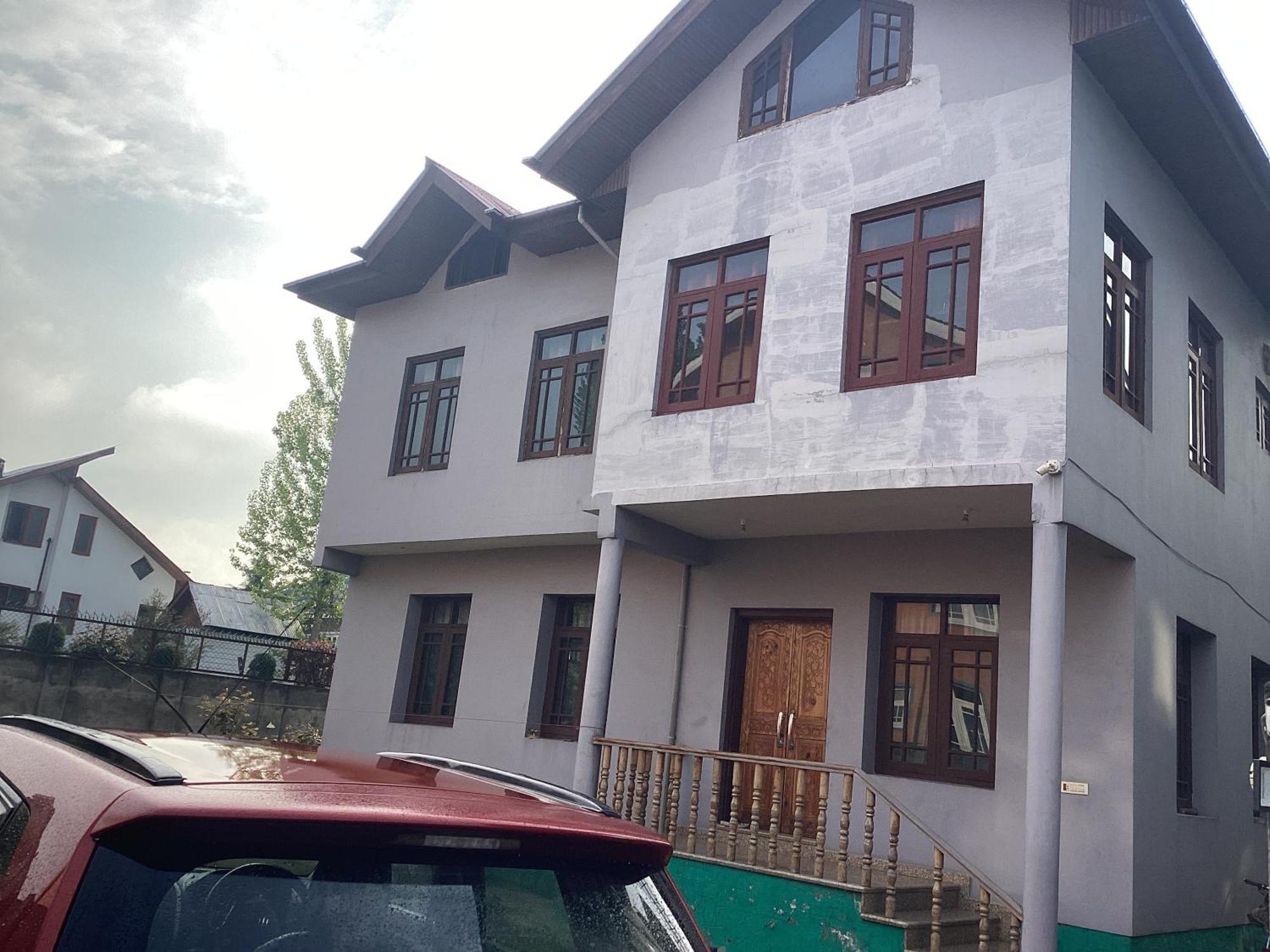 Visiting * Srinagar (Jammu and Kashmir)