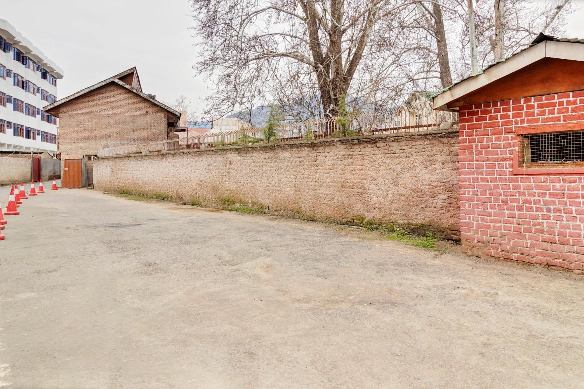 Hotel Treebo Vitasta Villa,