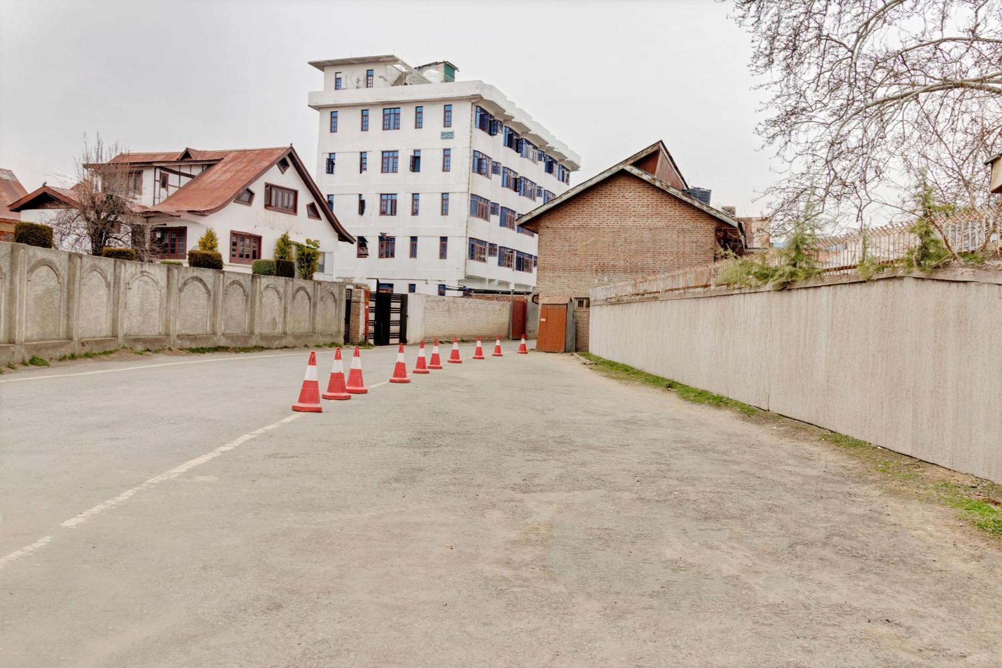 Hotel Treebo Vitasta Villa,