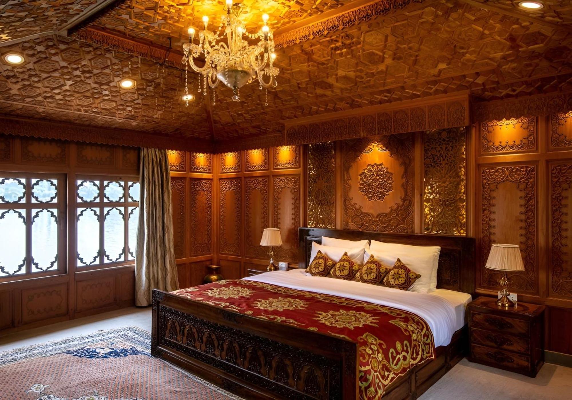 The Hareem Group Of Houseboats