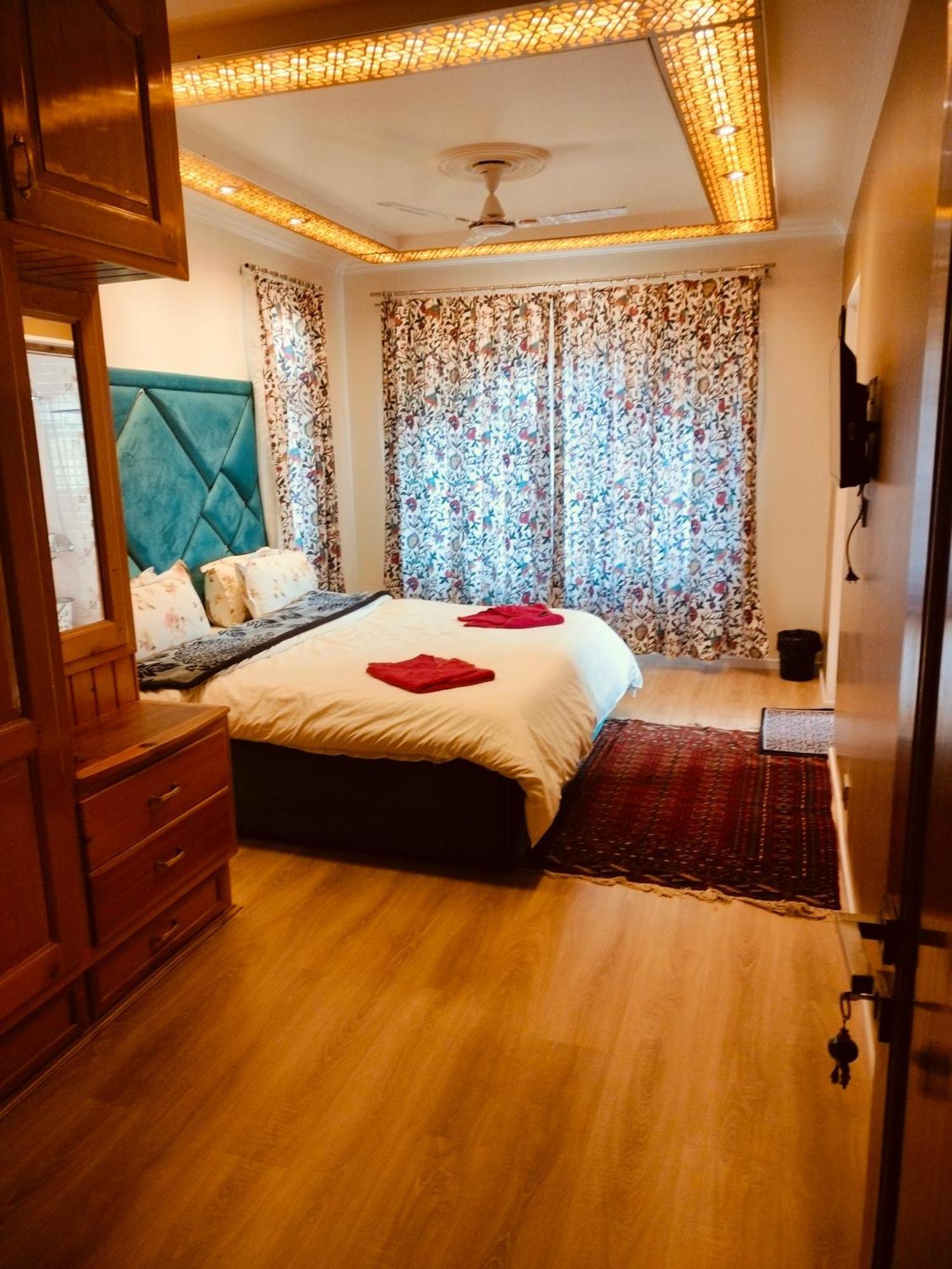 New Zamrood Srinagar (Jammu and Kashmir)