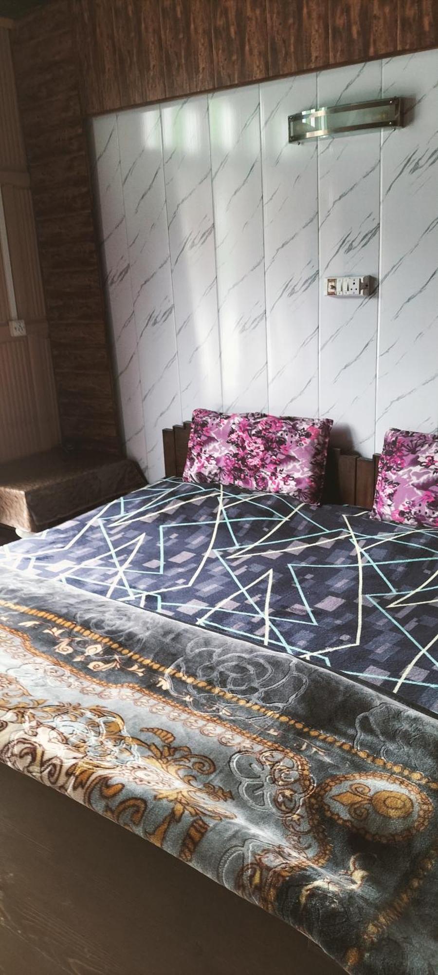 Hotel Houseboat Alwar Srinagar (Jammu and Kashmir)