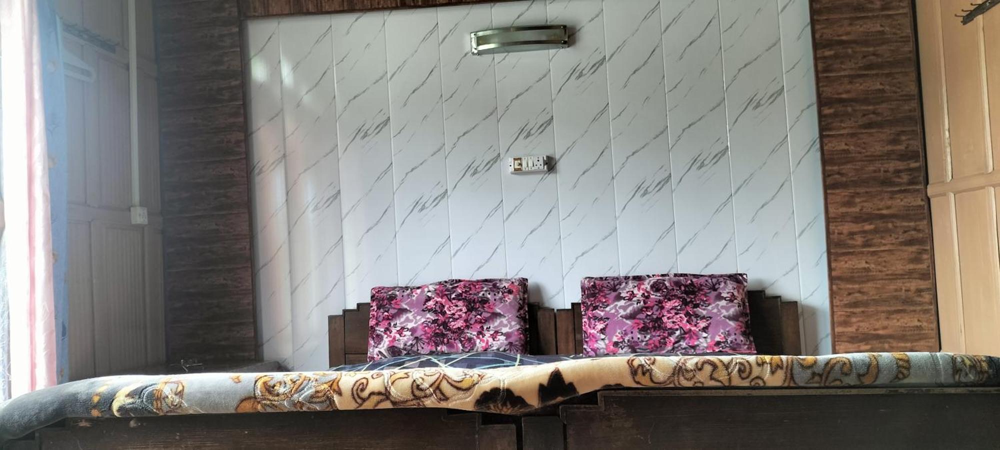 Houseboat Alwar * Srinagar (Jammu and Kashmir)