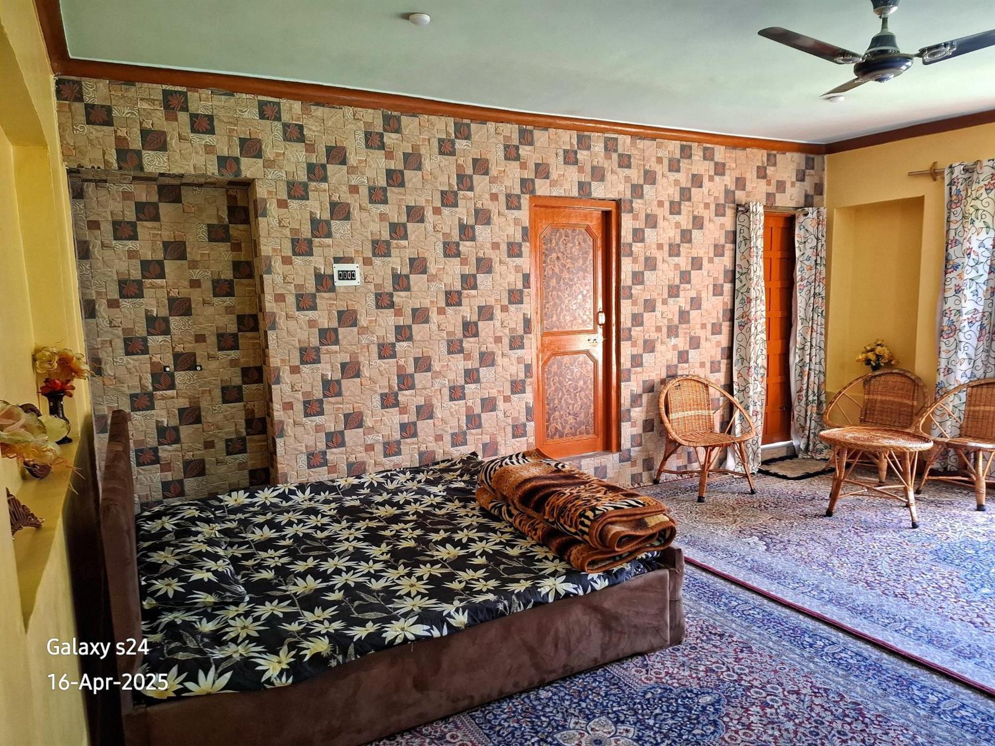Outsaw Apartment Srinagar (Jammu and Kashmir)