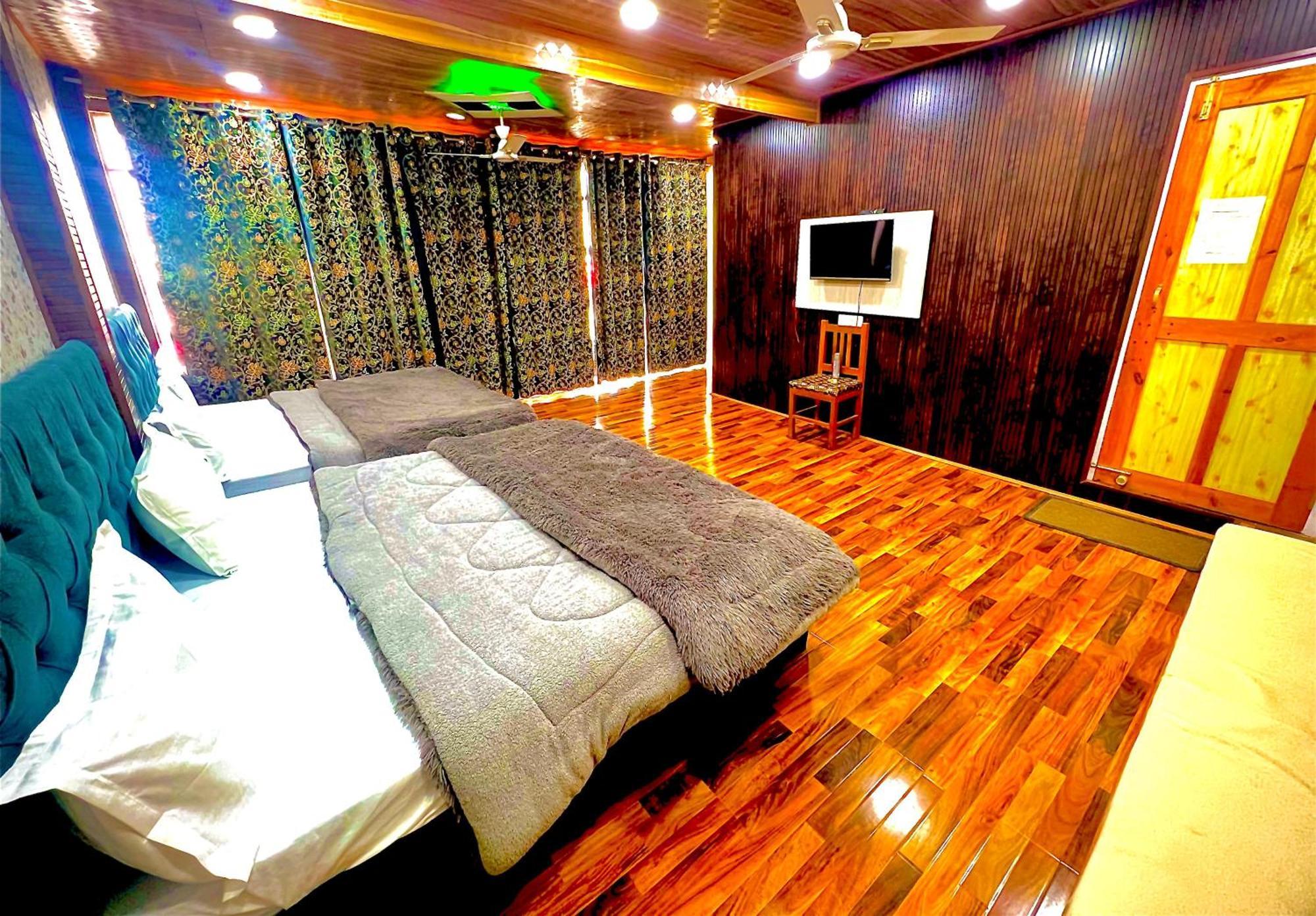 Kaaka Guest house *