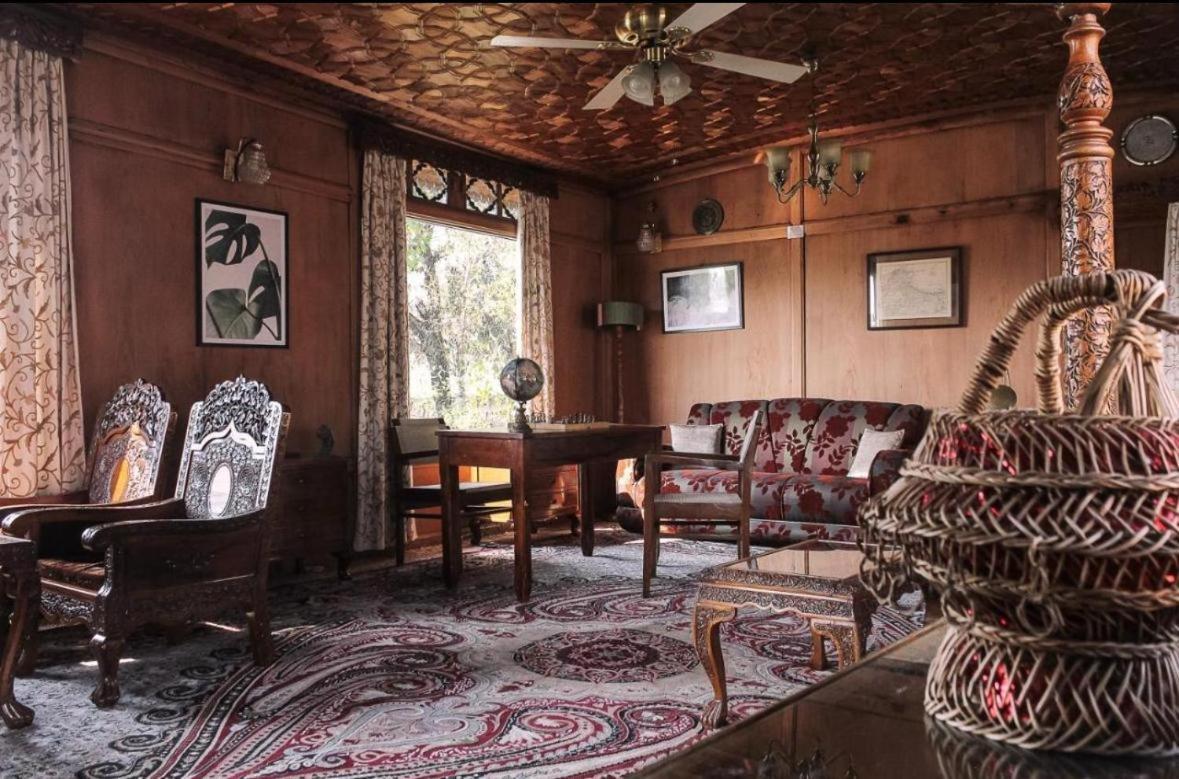 Resort Houseboat Plato Excellence