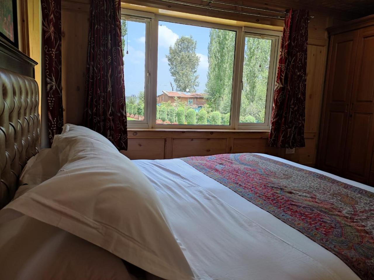 Almus Bed & Breakfast Srinagar (Jammu and Kashmir)
