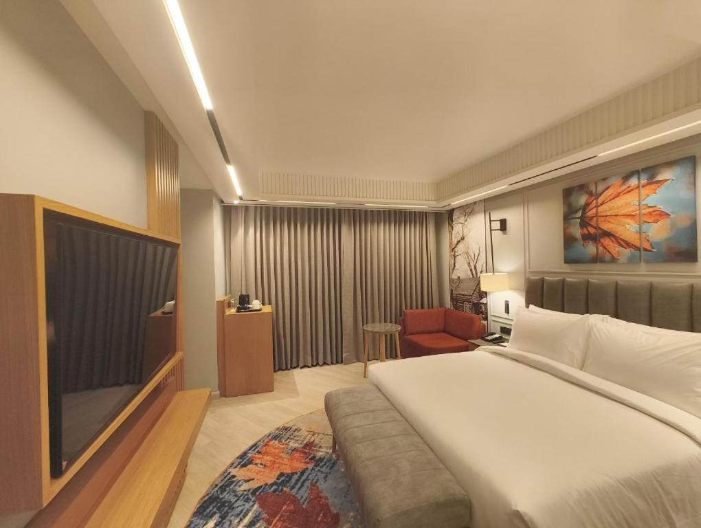 Ramada Encore By Wyndham Rajbagh Hotel *