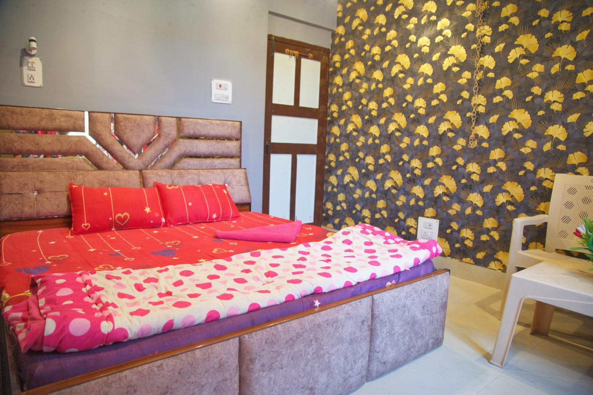 Rustic Retreat Deluxe Mountain View Homestay Srinagar (Jammu and Kashmir)