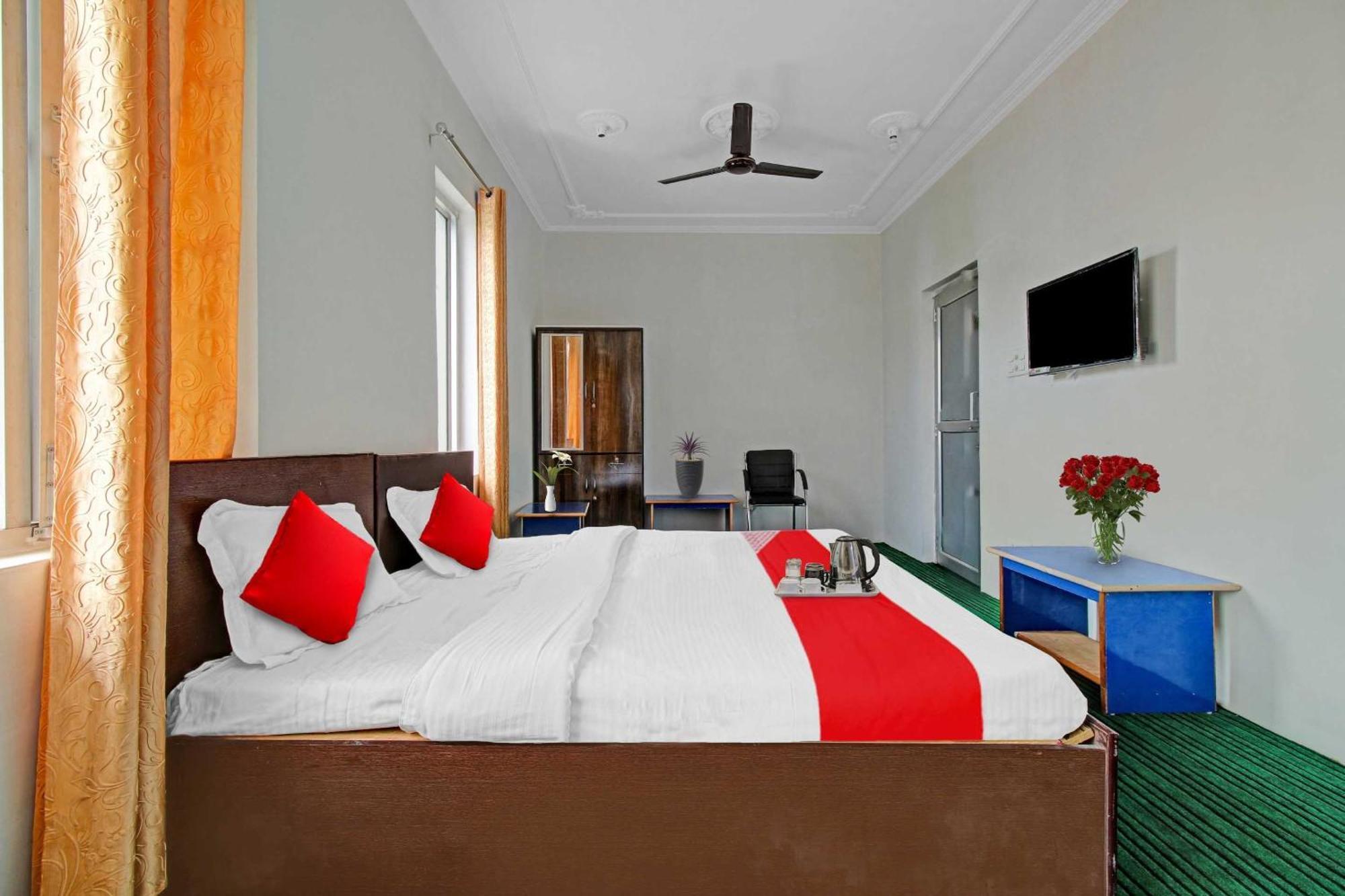 Collection O Rajbagh Post Office Hotel 3*
