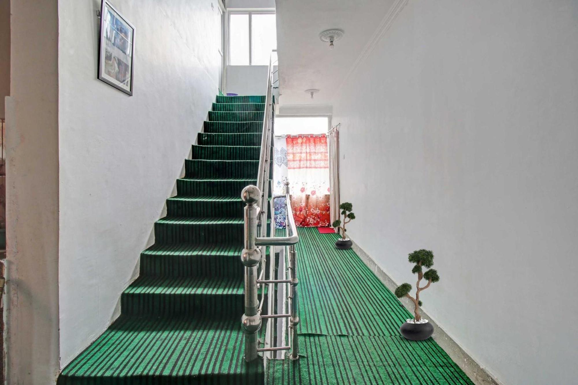Collection O Rajbagh Post Office Hotel 3*