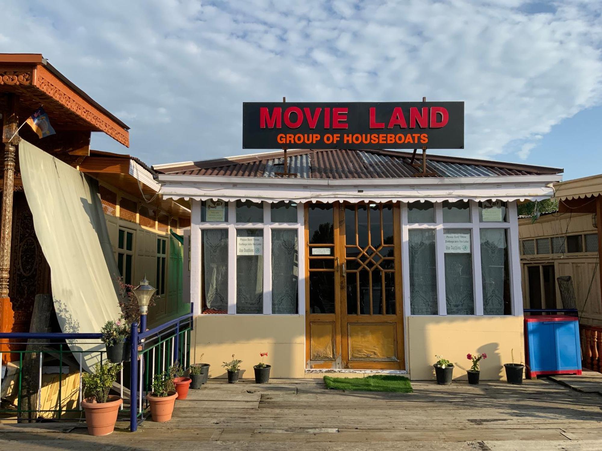 Movie Land Group Of House Boats