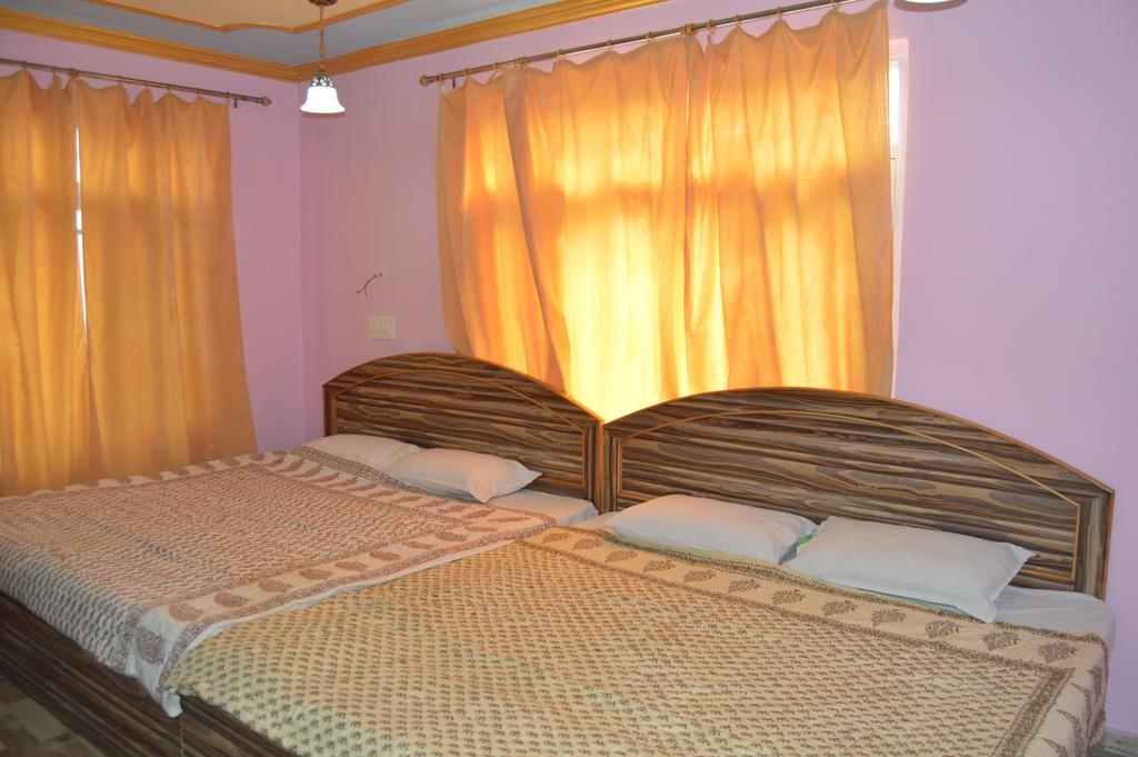Marias Hotel Srinagar (Jammu and Kashmir)