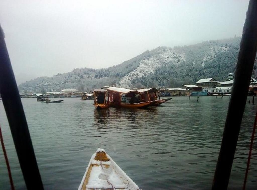 Botel New Lucky Star Group Of Houseboats