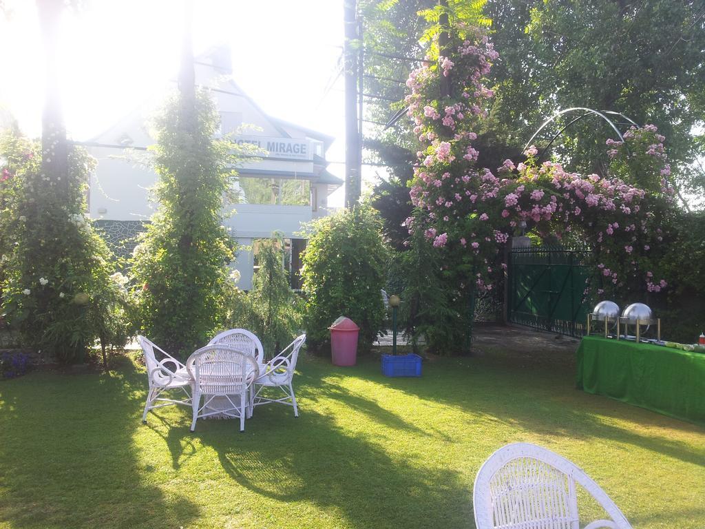 Hotel Mirage Srinagar (Jammu and Kashmir)
