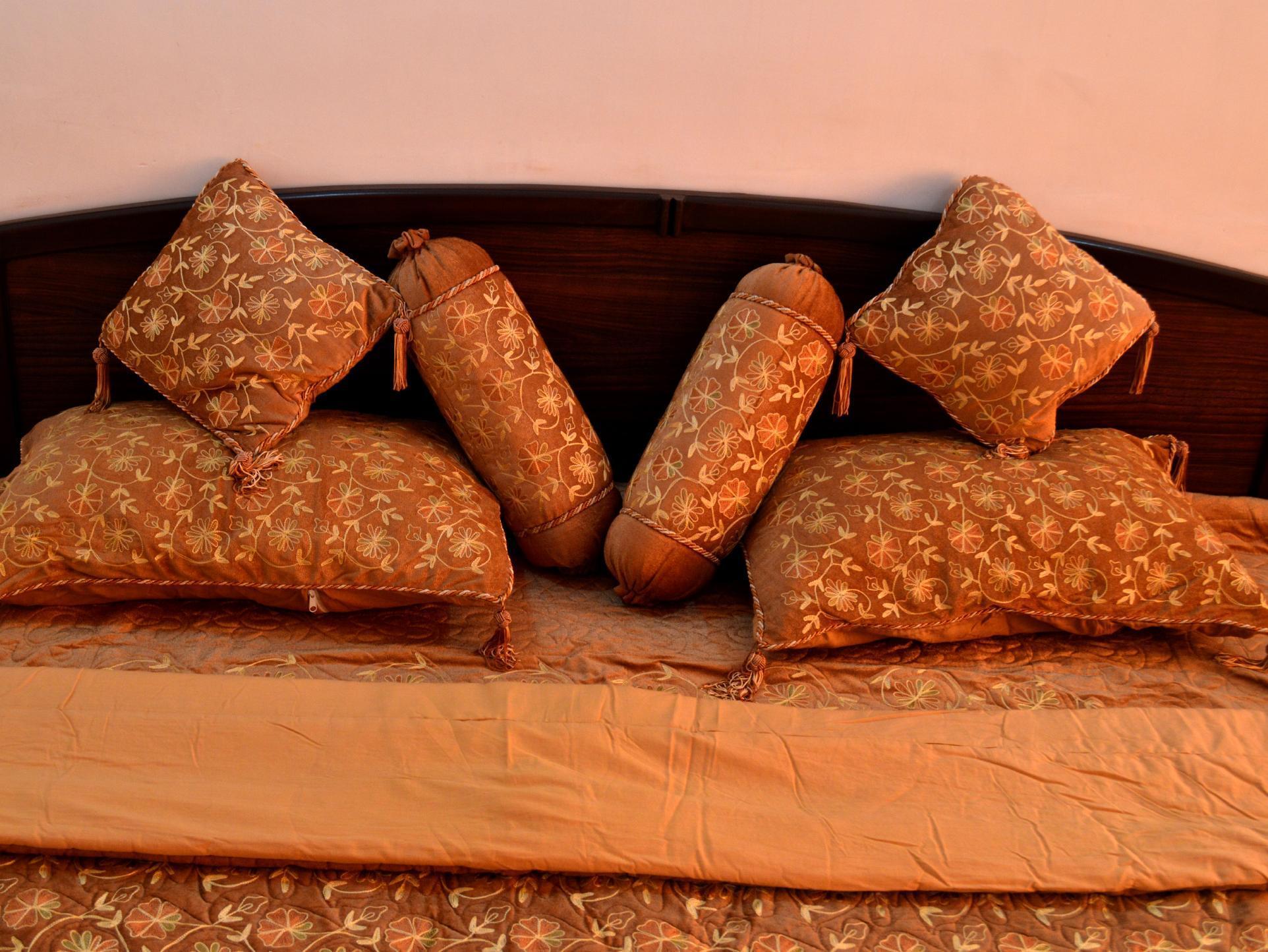 Hotel Grand Plaza Srinagar (Jammu and Kashmir)