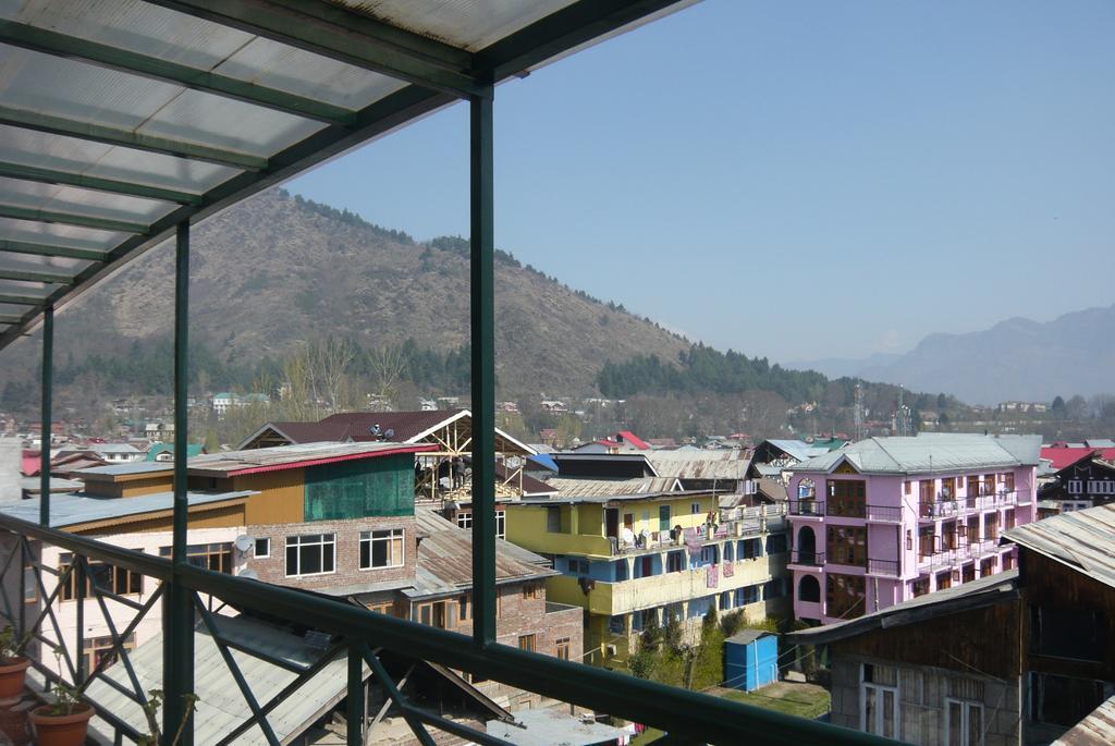 Akbar Srinagar (Jammu and Kashmir)