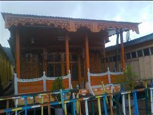 Young Shahzada Group Of Houseboats Srinagar (Jammu and Kashmir)