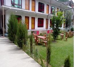 Hotel Hilal Palace Srinagar (Jammu and Kashmir)