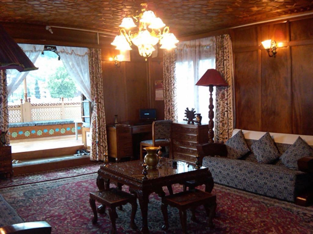 Botel New Lucky Flower Group Of House Boat 3*