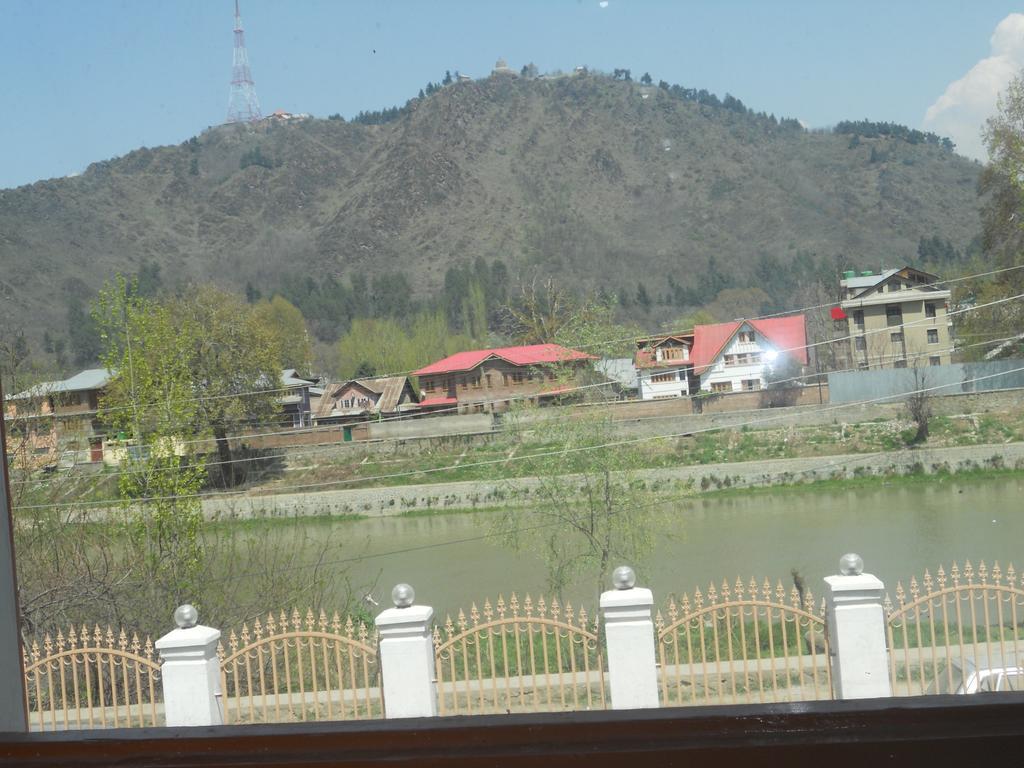 Royale Jannat Hotel *