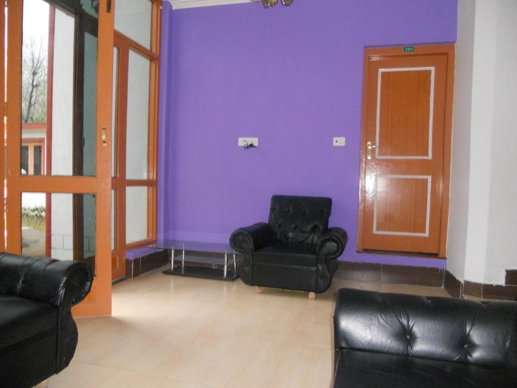 Hotel Royale Jannat Srinagar (Jammu and Kashmir)