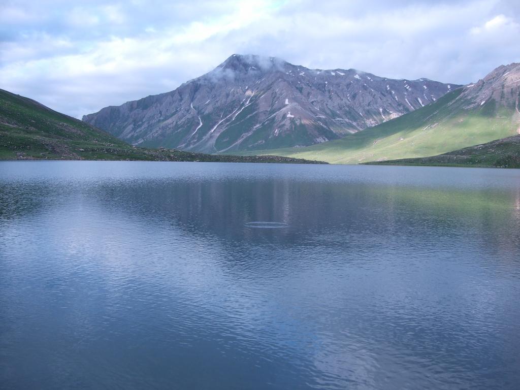 Botel Golden Hopes Group Of Houseboats Srinagar (Jammu and Kashmir)
