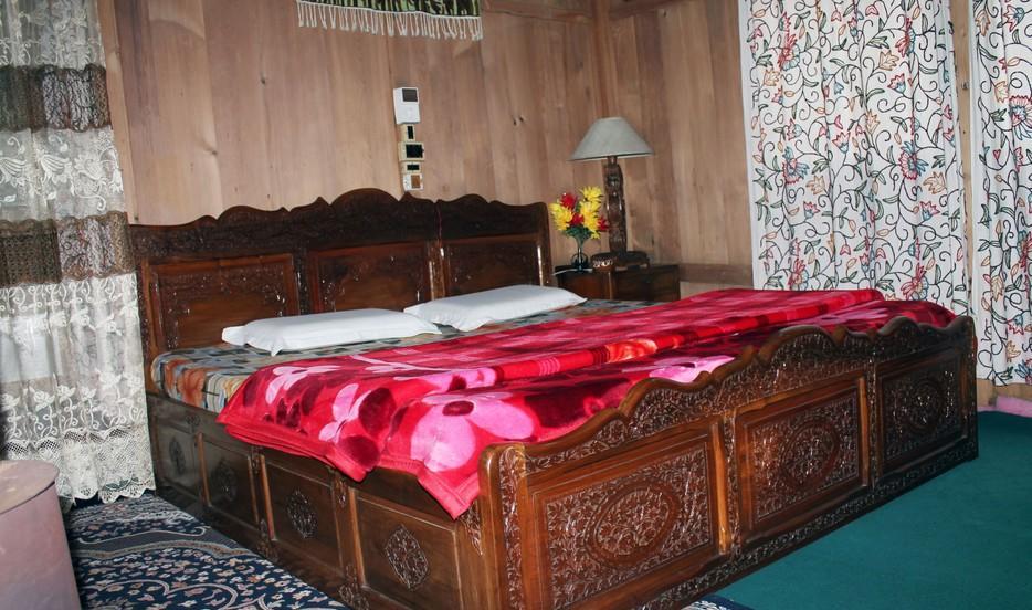 Botel Houseboat Sweet Star Srinagar (Jammu and Kashmir)