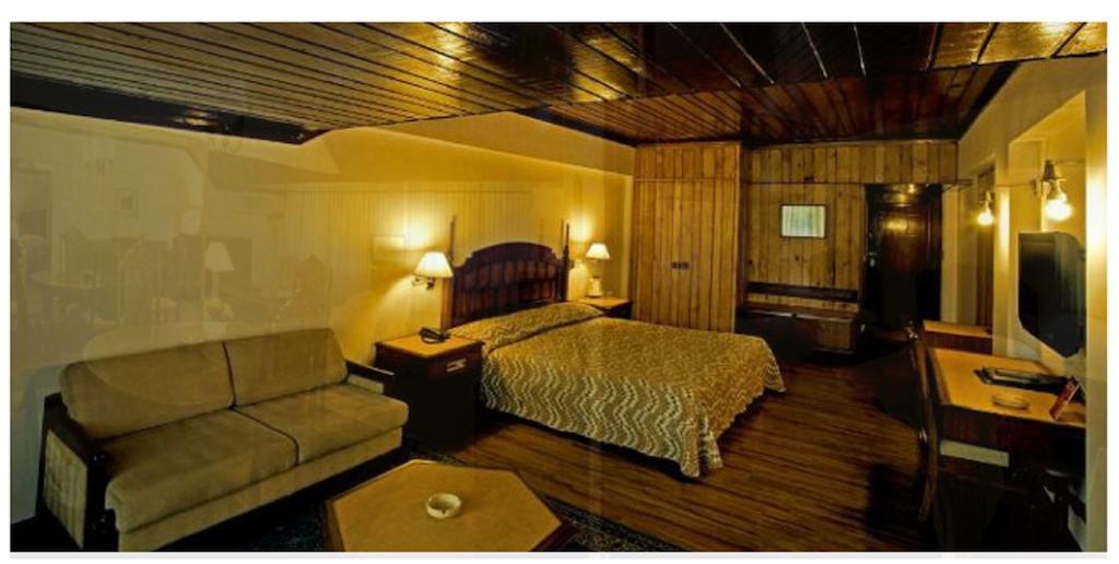 Hotel Broadway Srinagar (Jammu and Kashmir)