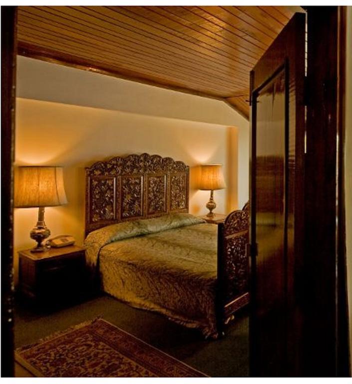 Broadway Hotel Srinagar (Jammu and Kashmir)