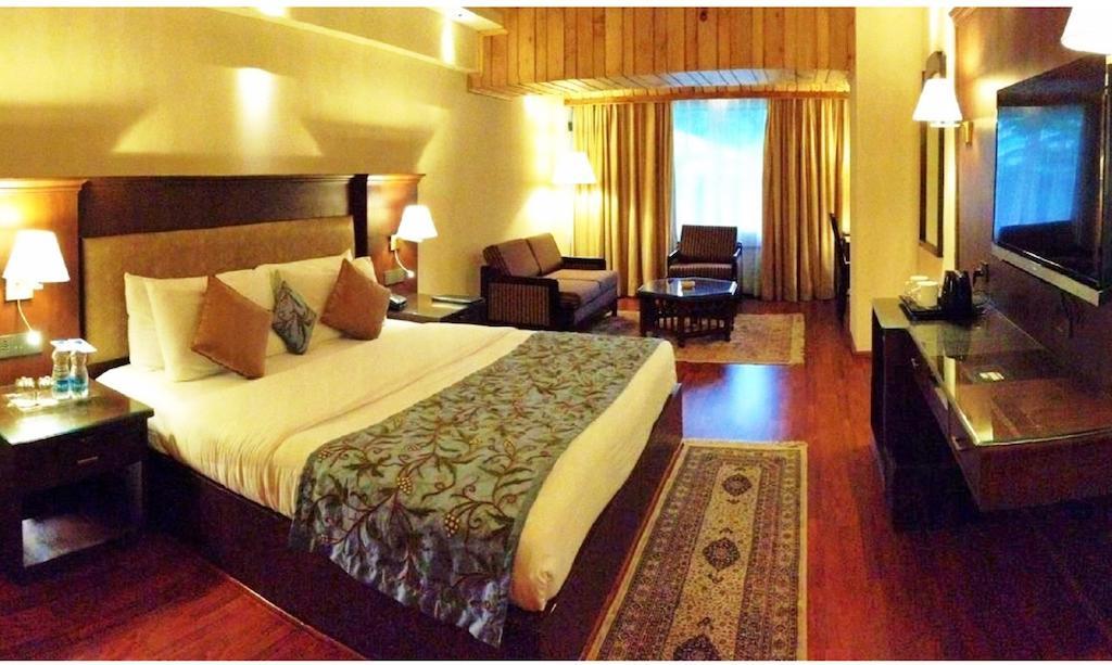 Broadway Hotel
