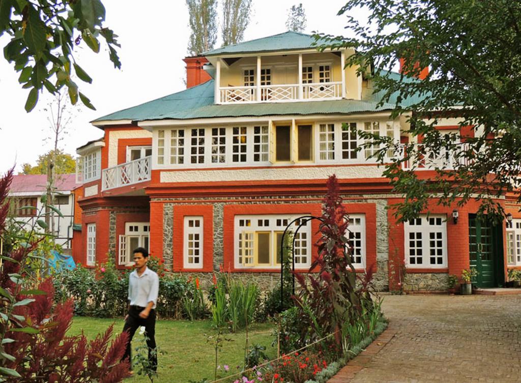 Colonel's Kashmir Srinagar (Jammu and Kashmir)