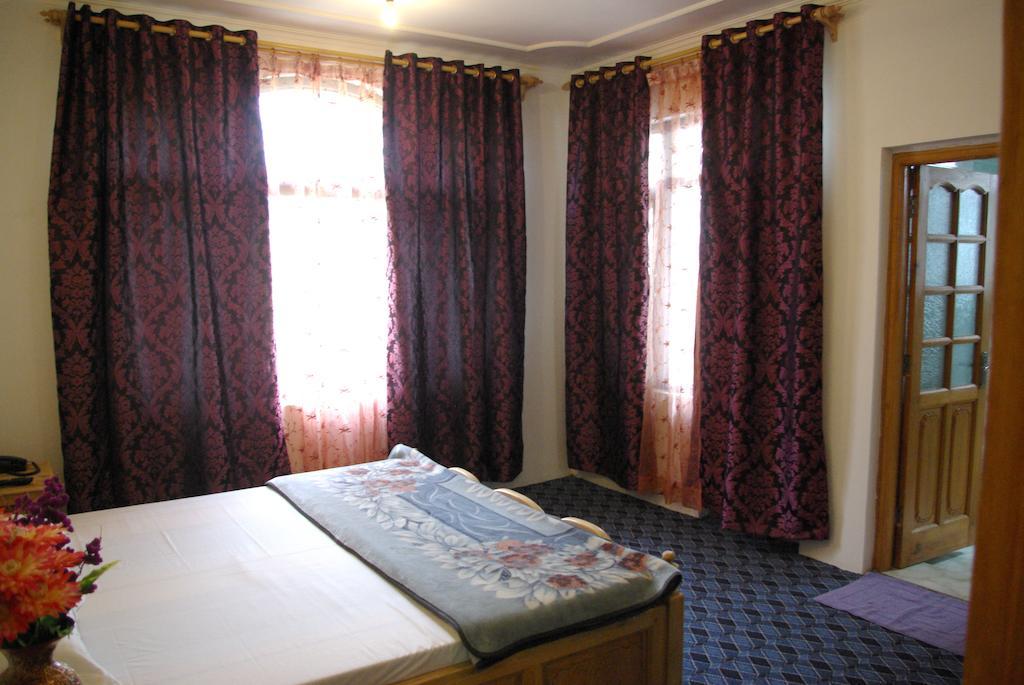 Resort Harwan Srinagar (Jammu and Kashmir)