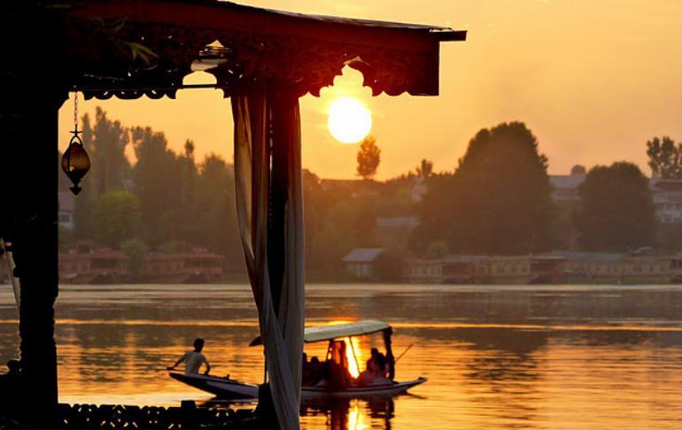 Houseboat Lily Of Nageen Srinagar (Jammu and Kashmir)
