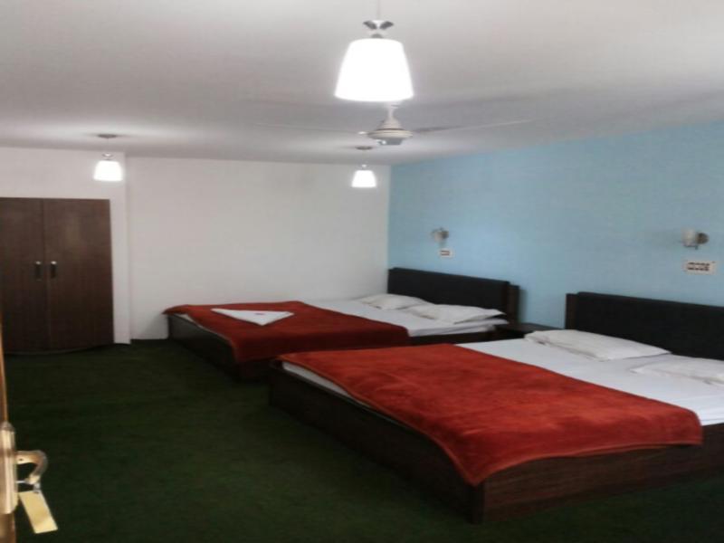 Hotel Royal Pearl Srinagar (Jammu and Kashmir)