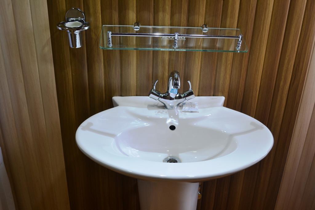 Botel Canada Houseboats 4*