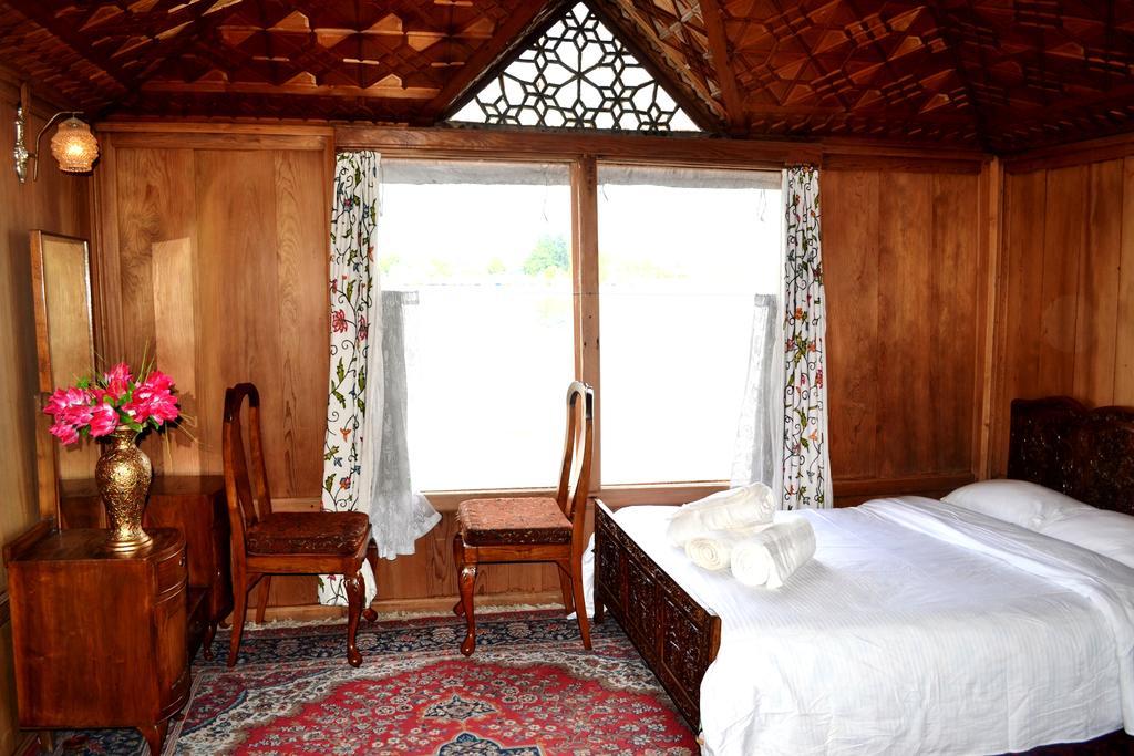 Canada Houseboats