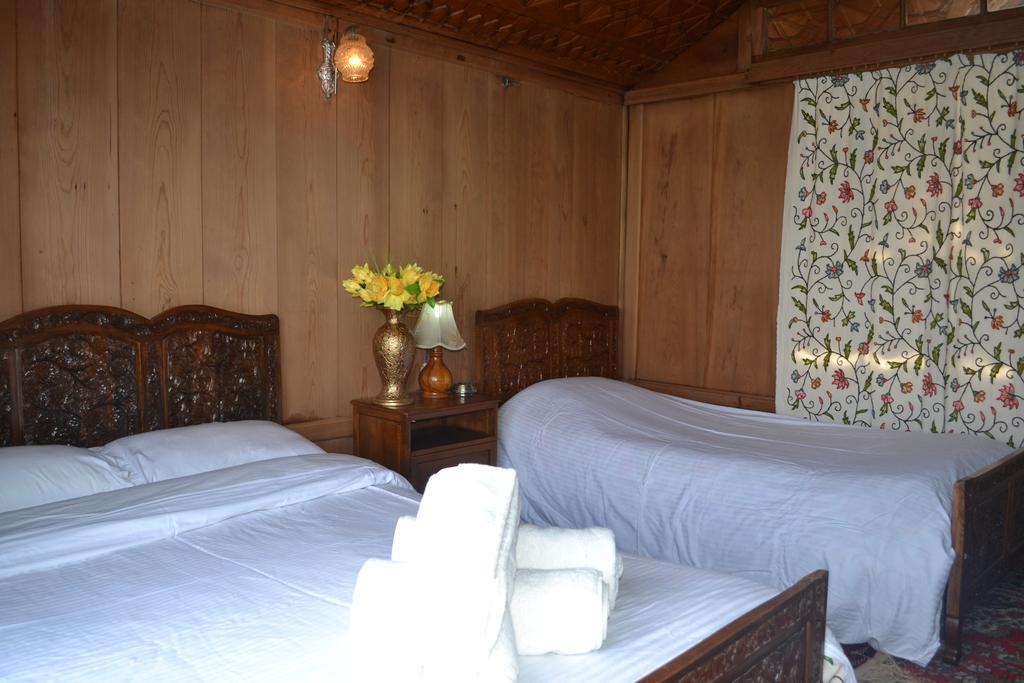 Canada Houseboats Srinagar (Jammu and Kashmir)