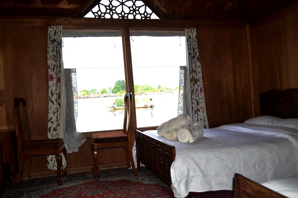Canada Houseboats Srinagar (Jammu and Kashmir)