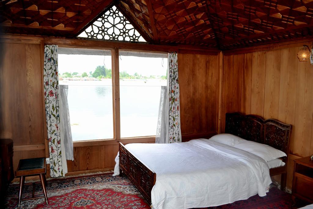 Canada Houseboats