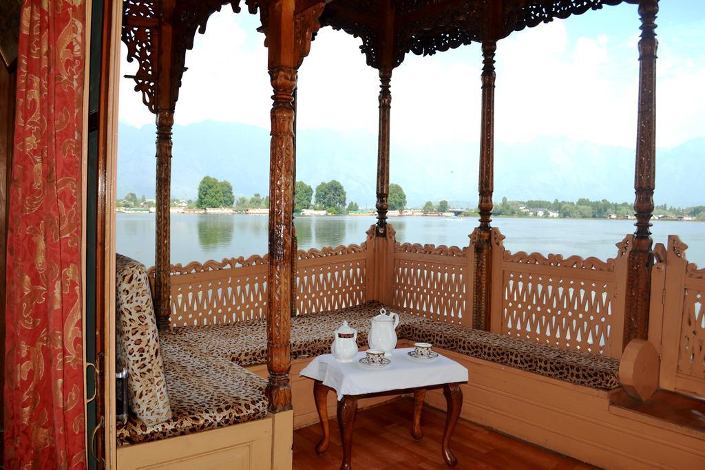 Botel Canada Houseboats 4*