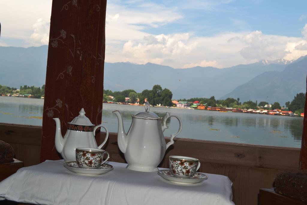 Botel Canada Houseboats Srinagar (Jammu and Kashmir)