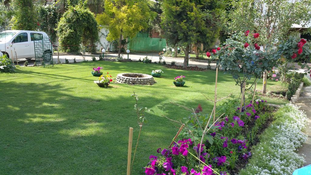 Hotel Mirage Srinagar (Jammu and Kashmir)