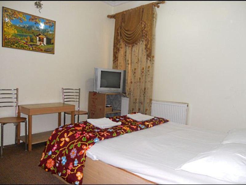Hotel Krimzon Manor 2*