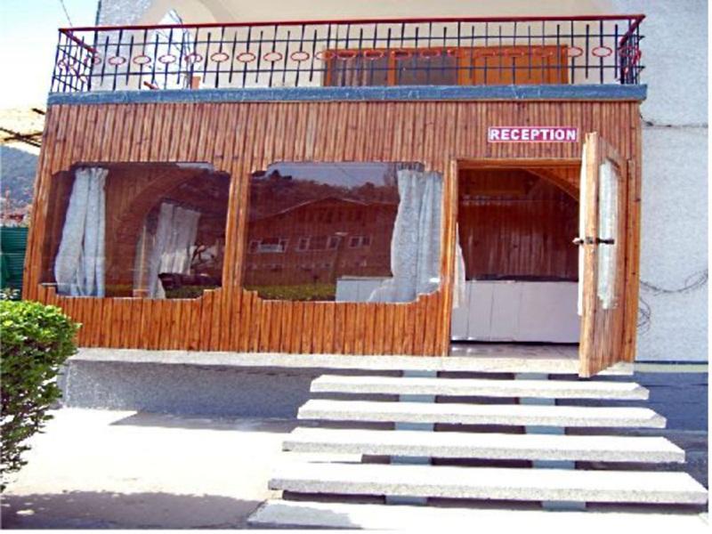 Season Palace Srinagar (Jammu and Kashmir)