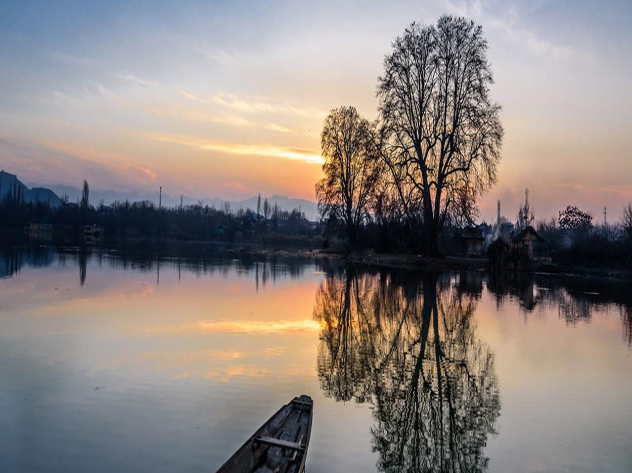 Botel Naaz Kashmir Luxury Houseboat