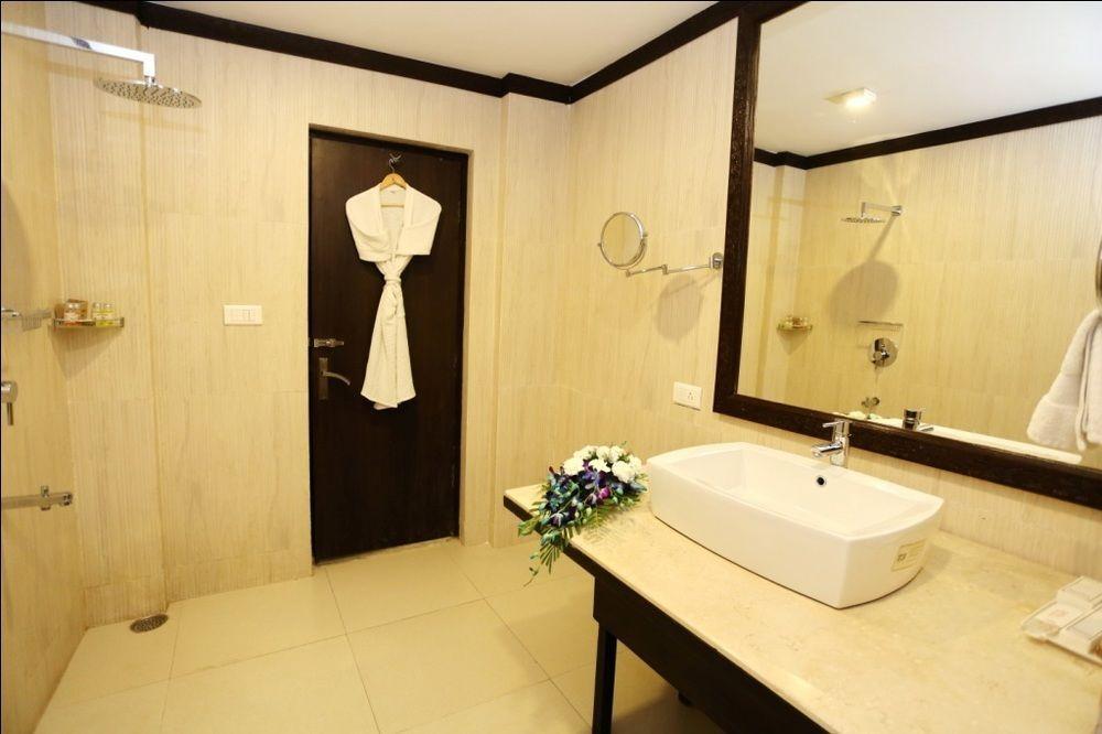 Hotel Batra And Residences Srinagar (Jammu and Kashmir)