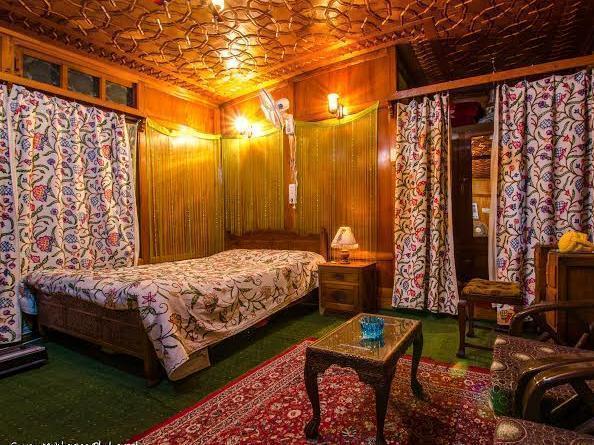 Botel Houseboat Lily Of Nageen 3*