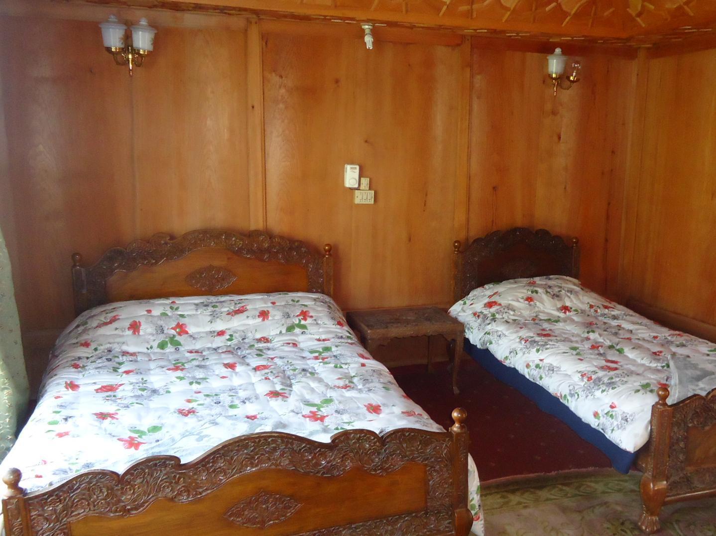 Marco Polo Houseboats 3*