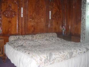 Privilege Houseboats Hotel Srinagar (Jammu and Kashmir)